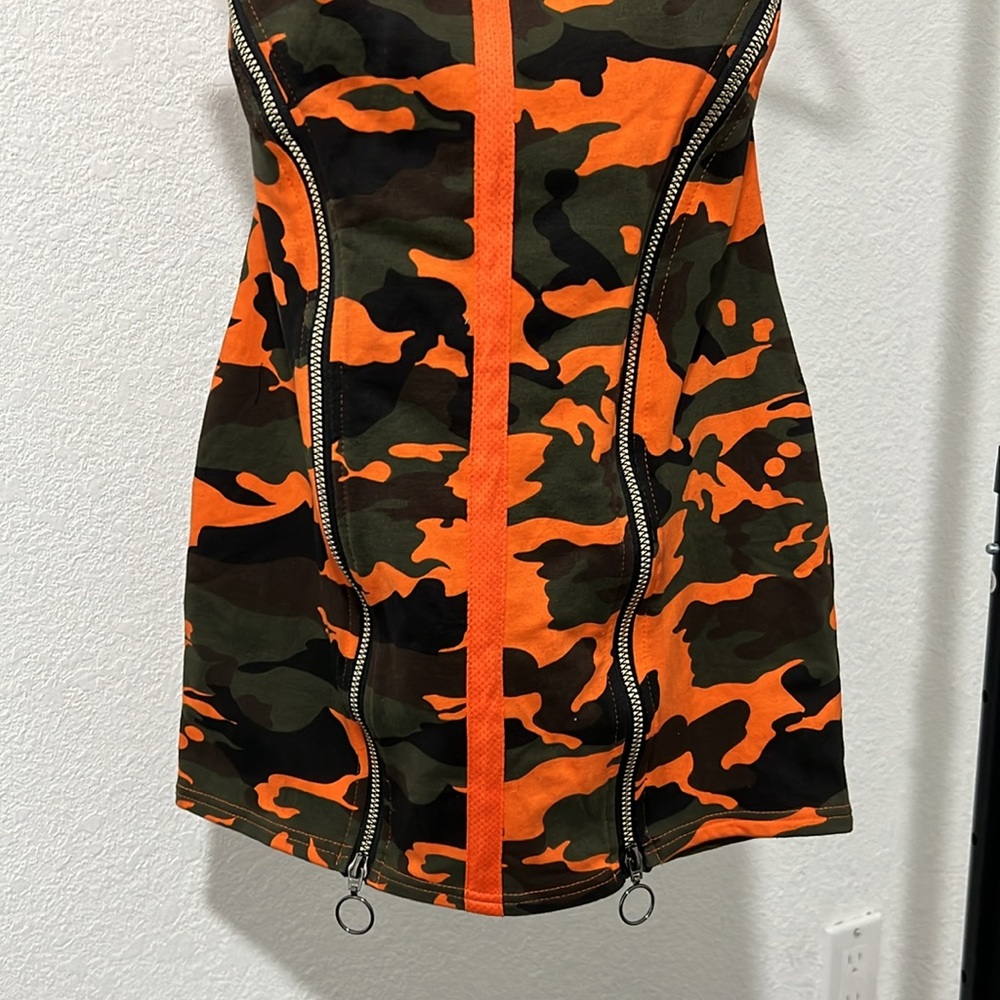 Dress - Picture 4 of 9